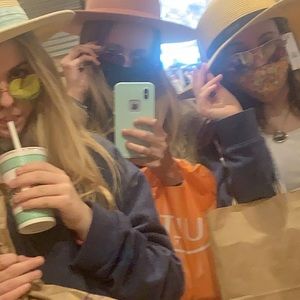 Meet your Posher, Catherine